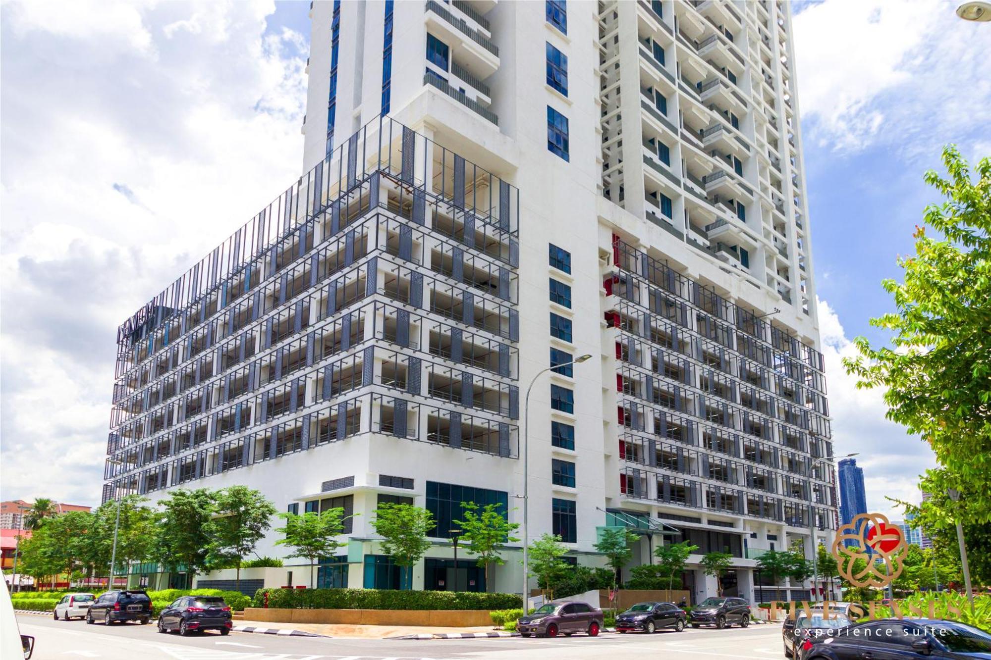 The Colony & The Luxe Signature Suites, Klcc 쿠알라룸푸르 외부 사진